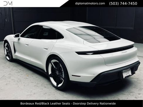 Used 2022 Porsche Taycan image 5
