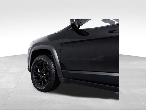 Used 2022 Jeep Cherokee Latitude AWD/4WD image 7