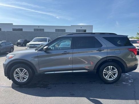 Used 2021 Ford Explorer XLT w/ Equipment Group 202A AWD/4WD image 2
