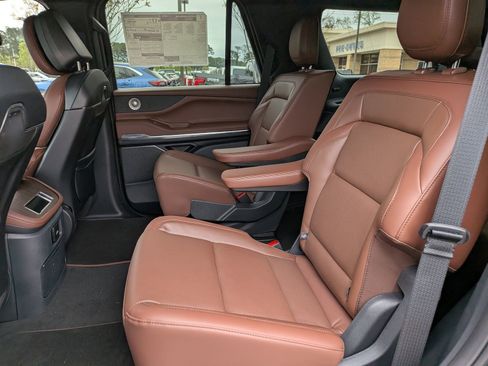 New 2026 Lincoln Navigator Reserve image 8