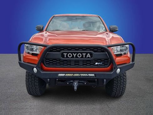 Used 2017 Toyota Tacoma TRD Off-Road w/ Tow Package AWD/4WD image 2