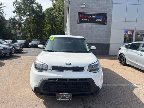 Used 2016 Kia Soul image 2
