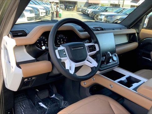 New 2026 Land Rover Defender 130 X-Dynamic SE image 9