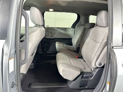 Used 2024 Toyota Sienna LE image 25