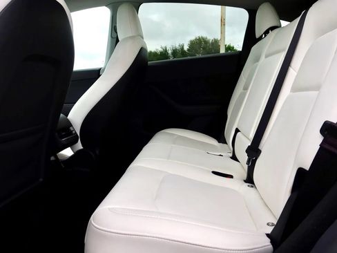 Used 2023 Tesla Model Y Long Range AWD/4WD image 15