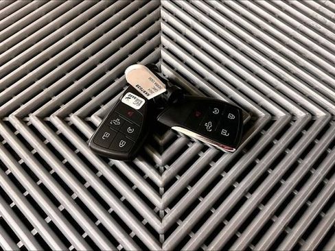 Used 2024 GMC Sierra 1500 SLT w/ SLT Premium Plus Package image 11