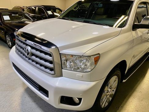 Used 2014 Toyota Sequoia Platinum AWD/4WD image 7