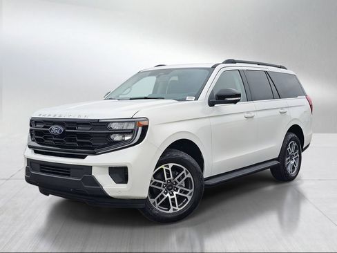 New 2026 Ford Expedition Active image 1