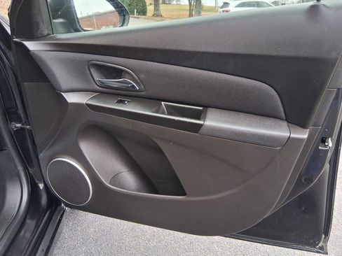 Used 2011 Chevrolet Cruze LT image 21