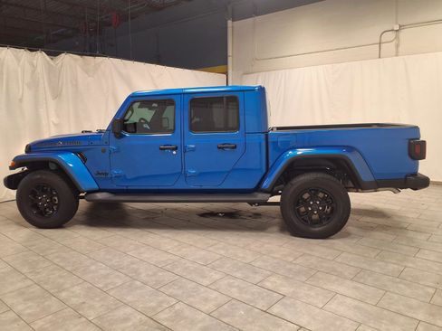 Used 2025 Jeep Gladiator Sport image 6