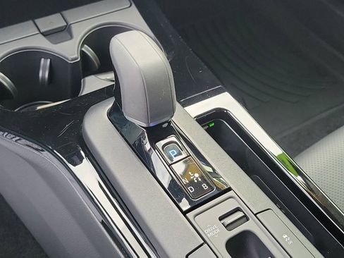 Used 2024 Toyota Prius XLE image 25