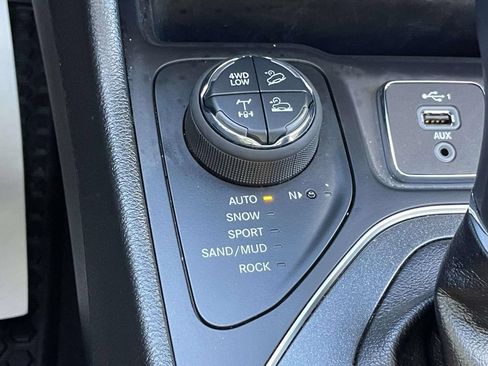 Used 2022 Jeep Cherokee Trailhawk w/ Sun, Sound & Nav Group AWD/4WD image 33