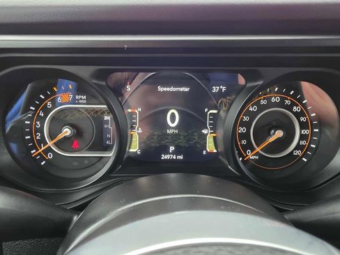 Used 2024 Jeep Wrangler Sahara w/ Technology Group image 15