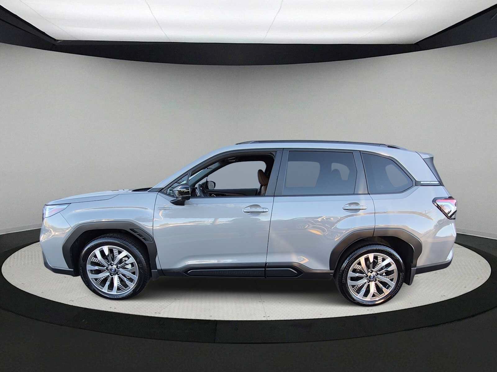 Used 2025 Subaru Forester Touring AWD/4WD image 5