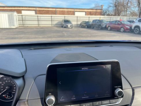 Used 2025 Nissan Altima 2.5 SV image 17