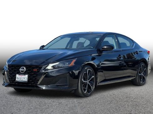 Used 2023 Nissan Altima 2.5 SR FWD image 1