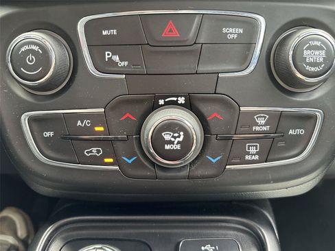 Used 2019 Jeep Compass Trailhawk w/ Cold Weather Group AWD/4WD image 19