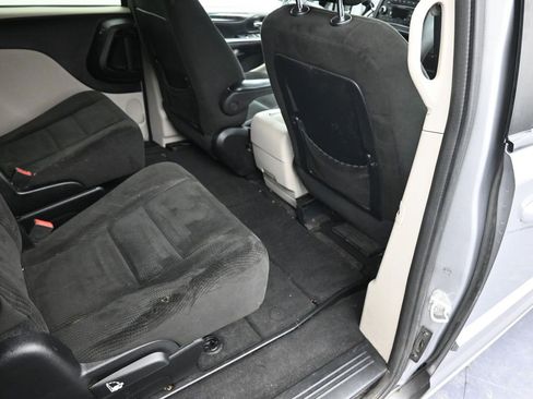 Used 2016 Dodge Grand Caravan SXT image 26