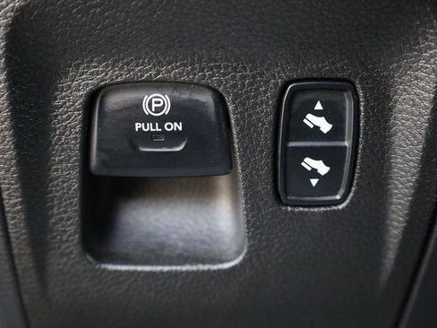 Used 2019 RAM 1500 Laramie AWD/4WD image 35