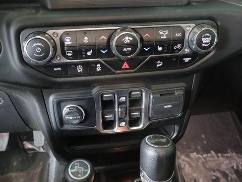 Used 2021 Jeep Wrangler Unlimited Sport AWD/4WD image 16