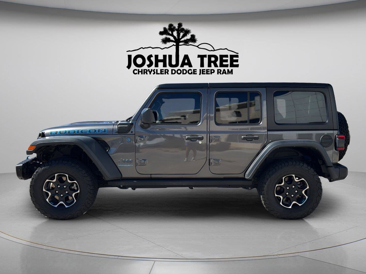 Used 2023 Jeep Wrangler Unlimited Rubicon 4xe w/ Steel Bumper Group AWD/4WD image 4