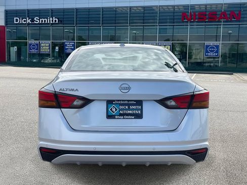 New 2025 Nissan Altima 2.5 SV image 5