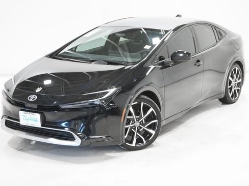 Used 2023 Toyota Prius Prime Premium image 2