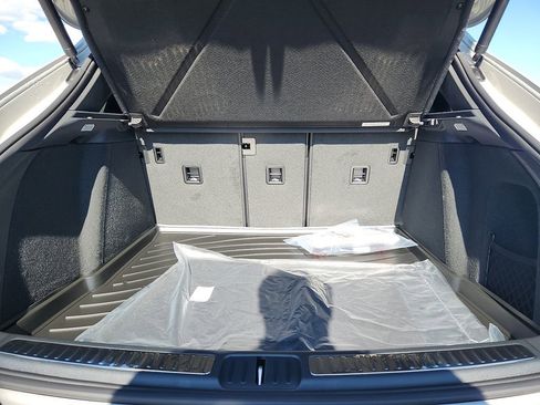 New 2026 Porsche Macan S image 24