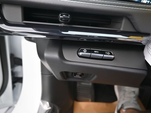 New 2025 Chevrolet Corvette E-Ray image 14