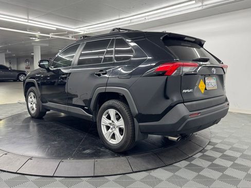 Used 2020 Toyota RAV4 XLE w/ Carpet Mat Package AWD/4WD image 6