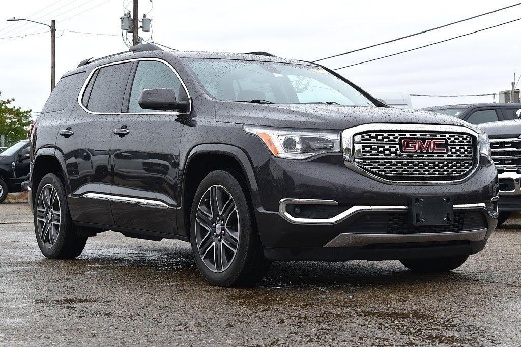Used 2017 GMC Acadia Denali w/ Technology Package AWD/4WD image 3