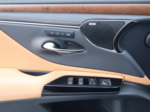 Certified 2024 Lexus ES 350 Ultra Luxury w/ Accessory Package (Z2) image 12