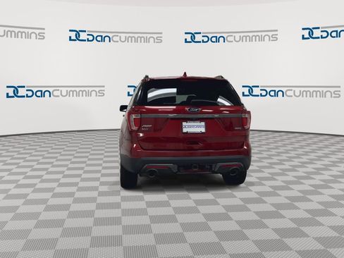 Used 2017 Ford Explorer XLT w/ Equipment Group 202A AWD/4WD image 7