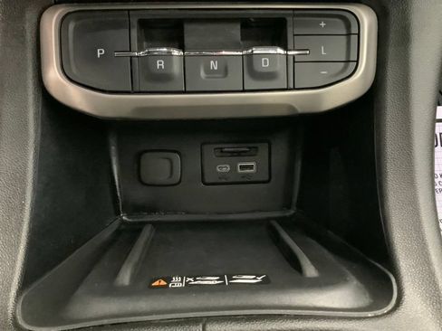 Used 2023 GMC Acadia Denali w/ Denali Ultimate Package AWD/4WD image 26