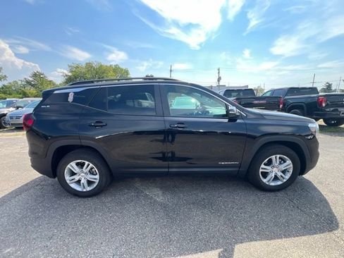 Used 2024 GMC Terrain SLE w/ Driver Convenience Package AWD/4WD image 4