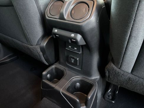 Used 2025 Jeep Wrangler Sahara image 23