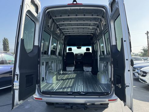 Used 2023 Mercedes-Benz Sprinter 2500 image 13