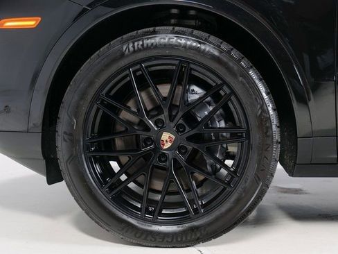 Certified 2026 Porsche Cayenne AWD/4WD image 33