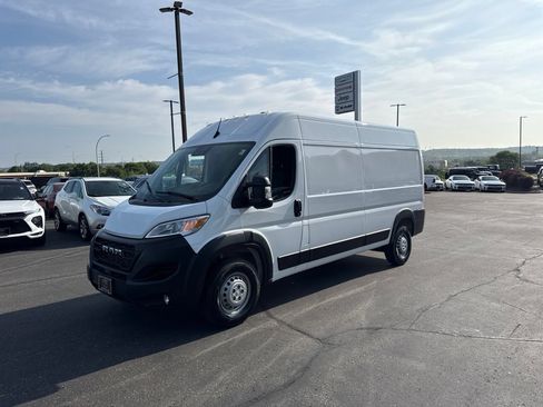 Used 2025 RAM ProMaster 2500 w/ Convenience Group FWD image 8
