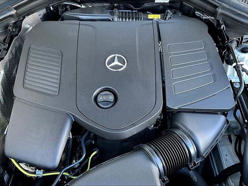 Used 2025 Mercedes-Benz GLC 300 4MATIC image 34