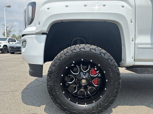 Used 2018 GMC Sierra 1500 SLE w/ SLE Value Package AWD/4WD image 38