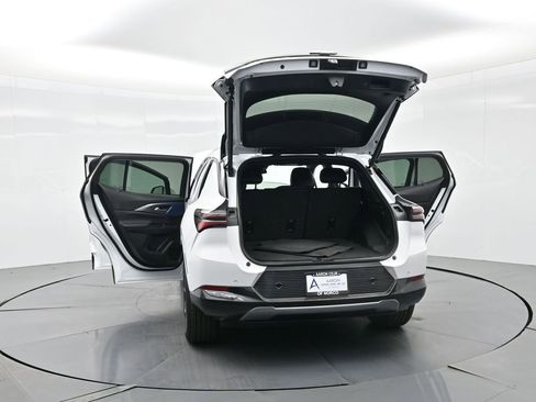 Used 2025 Chevrolet Equinox EV LT w/ Convenience Package image 37