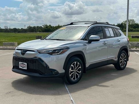 Used 2024 Toyota Corolla Cross SE image 7