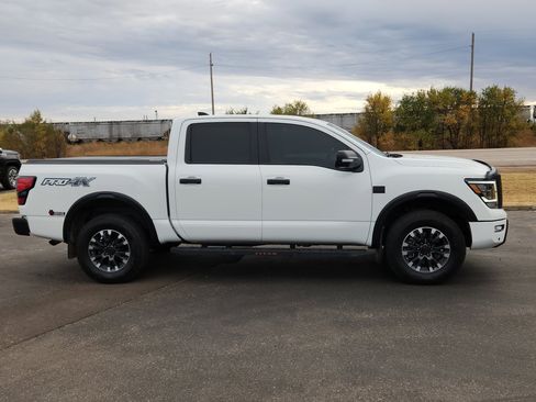 Used 2024 Nissan Titan PRO-4X w/ Pro-4x Convenience Package image 5