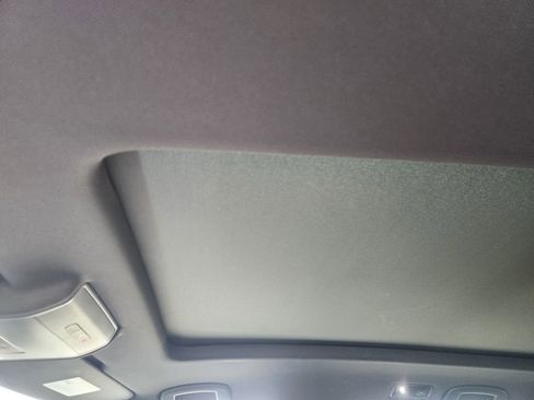 Used 2020 Volkswagen Atlas Cross Sport SE w/ Panoramic Sunroof Package FWD image 25
