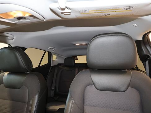 Used 2025 Chevrolet Trax LT FWD image 18