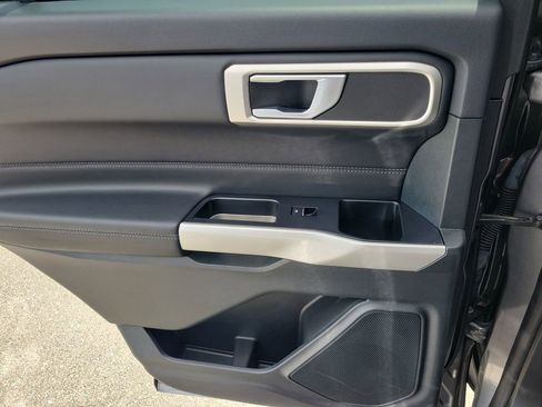 Used 2023 Ford Explorer XLT RWD image 14