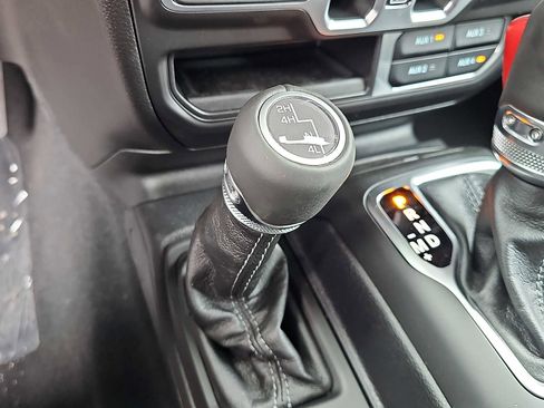 New 2026 Jeep Wrangler Unlimited Sahara AWD/4WD image 15