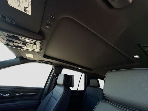 Used 2024 GMC Yukon Denali w/ Denali Reserve Package image 31