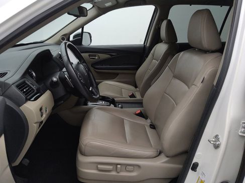Used 2018 Honda Pilot Touring image 17